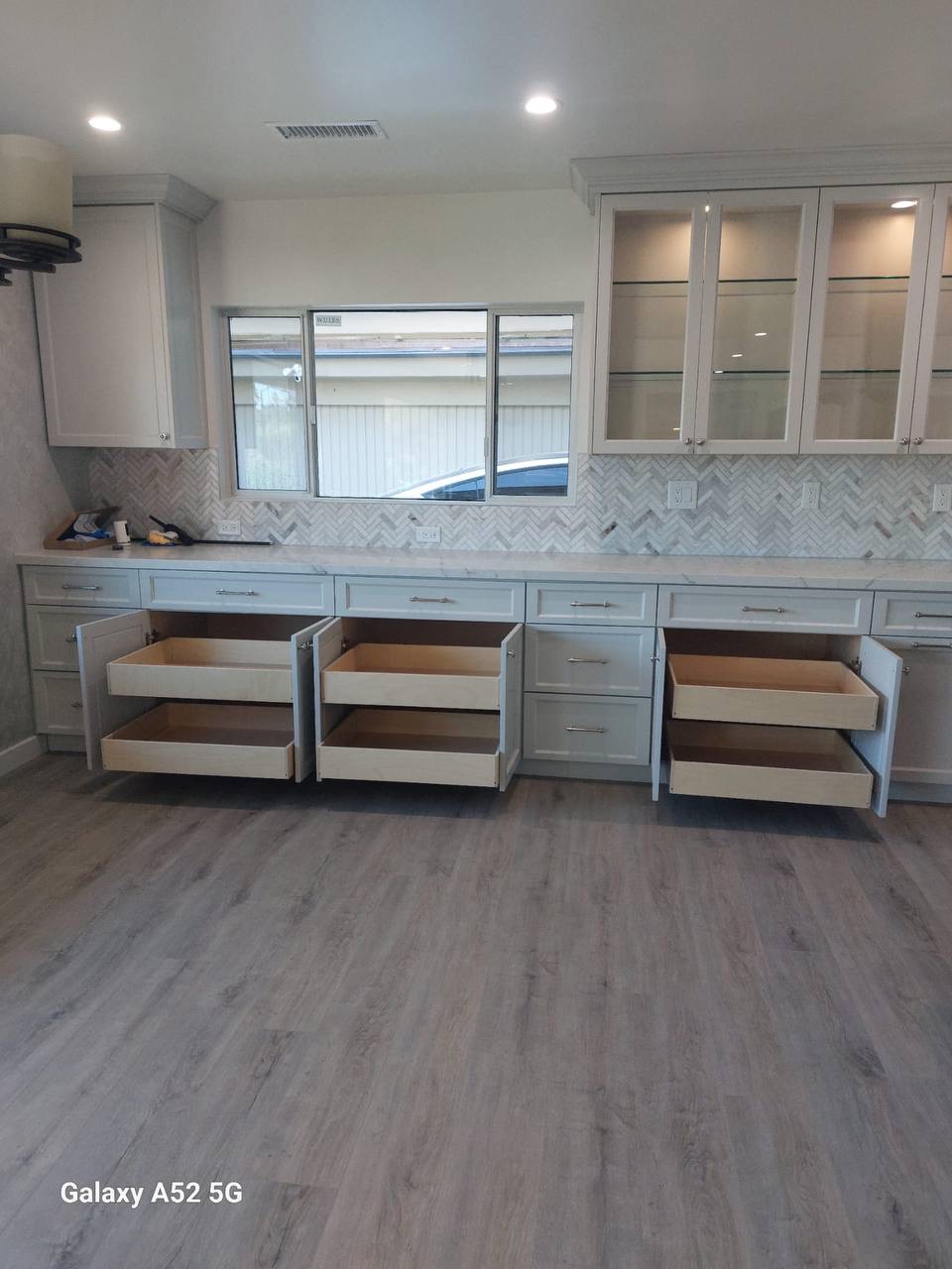 Custom kitchen cabinets with full-extension pull-out drawers and glass uppers in a Glendale CA kitchen